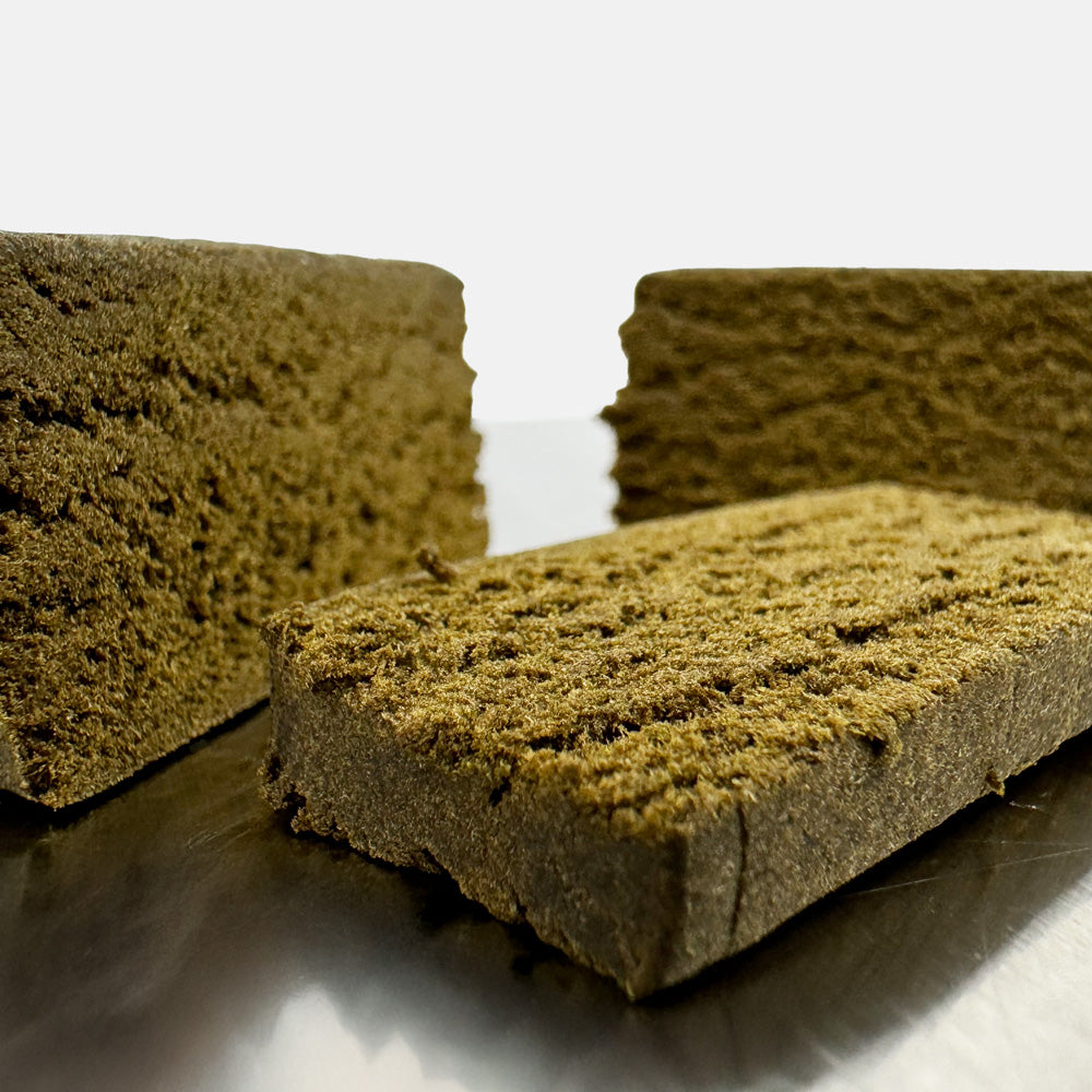 Zoom sur l'intérieur de la tranche d'un morceau de CBD Crémeux