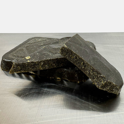 Plaquette de CBD Crumble cassée en trois